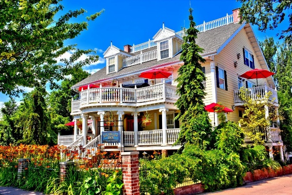 Big Yellow Inn image 1