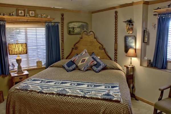 Big Yellow Inn image 11