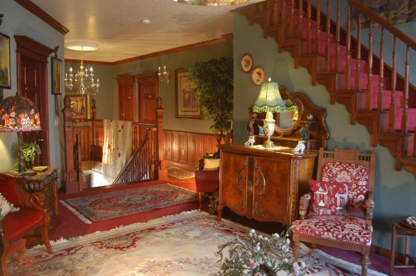 Big Yellow Inn image 14